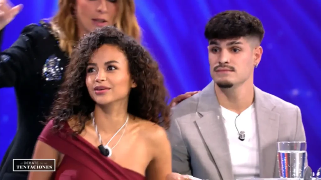 Álvaro la lía en redes mostrando a su hija: ¡Indignación total!