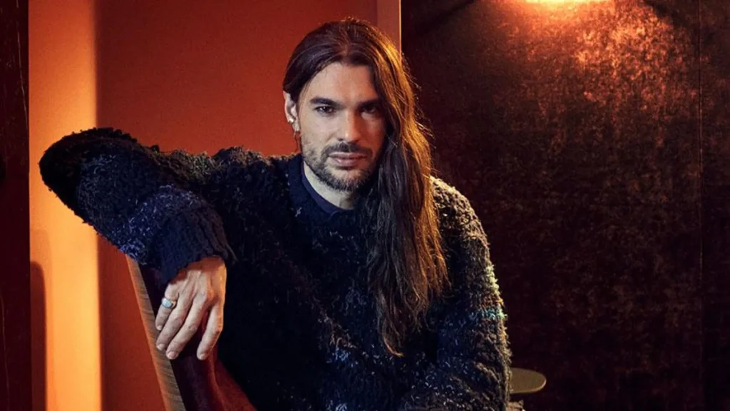 ¡Oliver Laxe, Pasos de Baile con Corazón Roto!