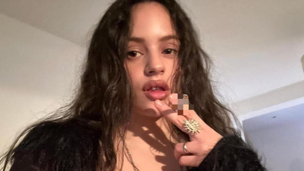 ¡Rosalía enciende la polémica con un cigarro digital!