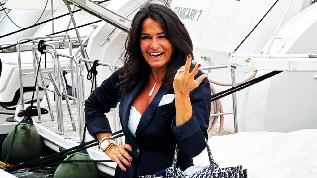 Aída Nízar entre playas y polémicas en Abu Dabi