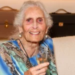 Adiós a Daphne Selfe: la leyenda de las pasarelas nos deja a los 97 años