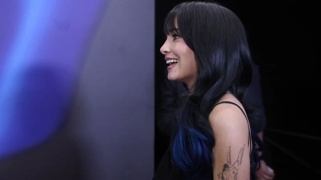 Aitana la lía parda: ¡coloca Orense a la orilla del mar!