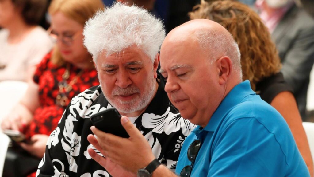 ¡Almodóvar se pasa del celuloide al vino!