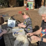 Brian May y su mágica visita escolar: ¡Reina la ternura!