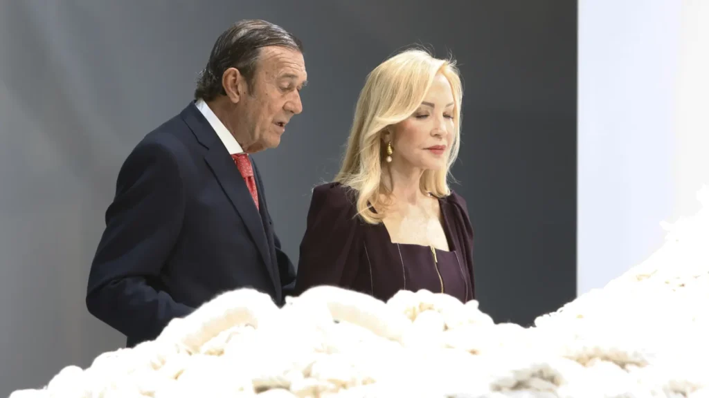 ¡Carmen Lomana y su saludo real en ARCO!