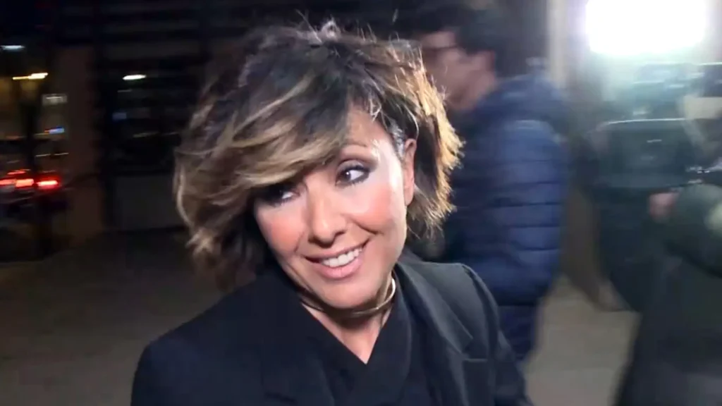 ¡Despedida de Alto Voltaje! Ayuso y Famosos en el Adiós a Ónega