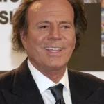 Julio Iglesias: Su Carta de Adiós a Ónega Derrite Corazones
