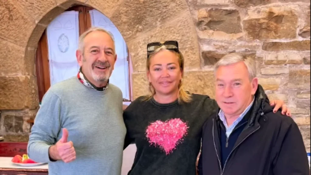 ¡Menudo trío! Belén Esteban se deja querer en el País Vasco