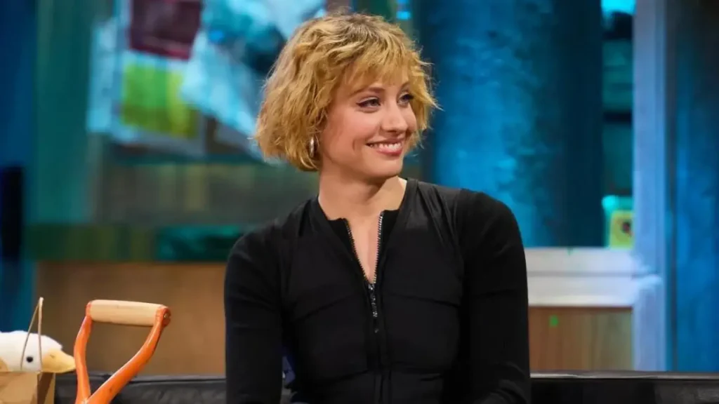 ¡Michelle Jenner atrapa corazones en los Goya!