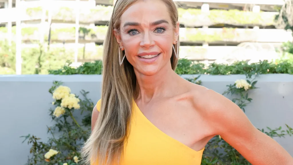 ¡Renovada y Radiante! Denise Richards sorprende con su nuevo rostro