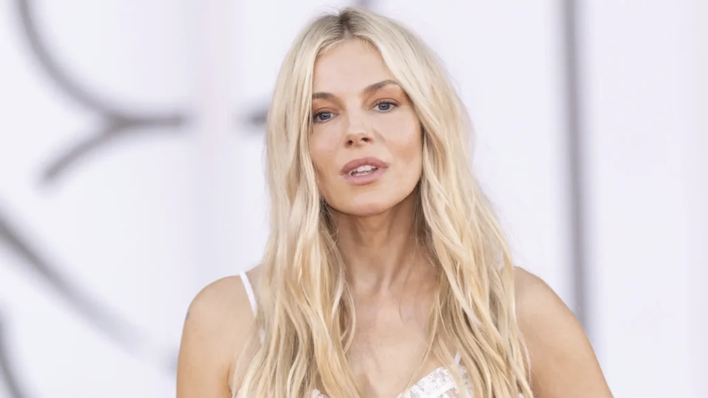 ¡Sienna Miller Desata Furia de Redes con Su Asombrosa Reaparición Embarazada!