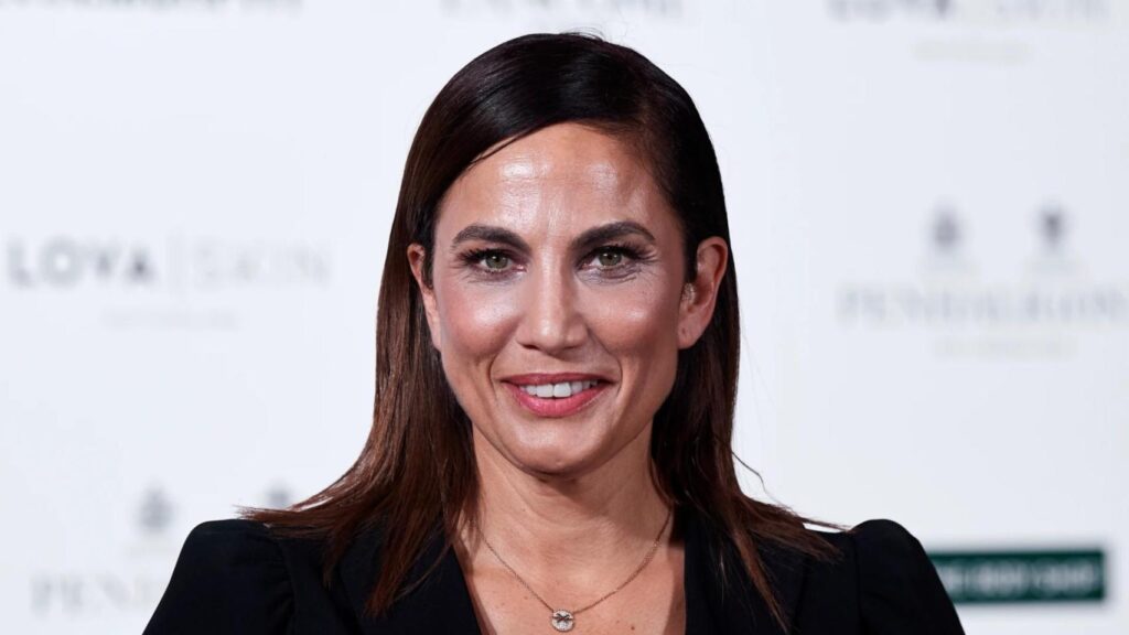 ¡Toni Acosta descubre su paraíso escondido de energía volcánica!