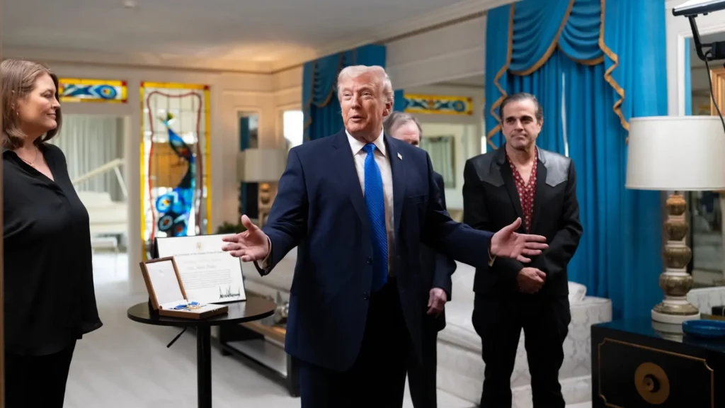 ¡Trump se deja seducir por el Rey! Visita sorpresa a Graceland