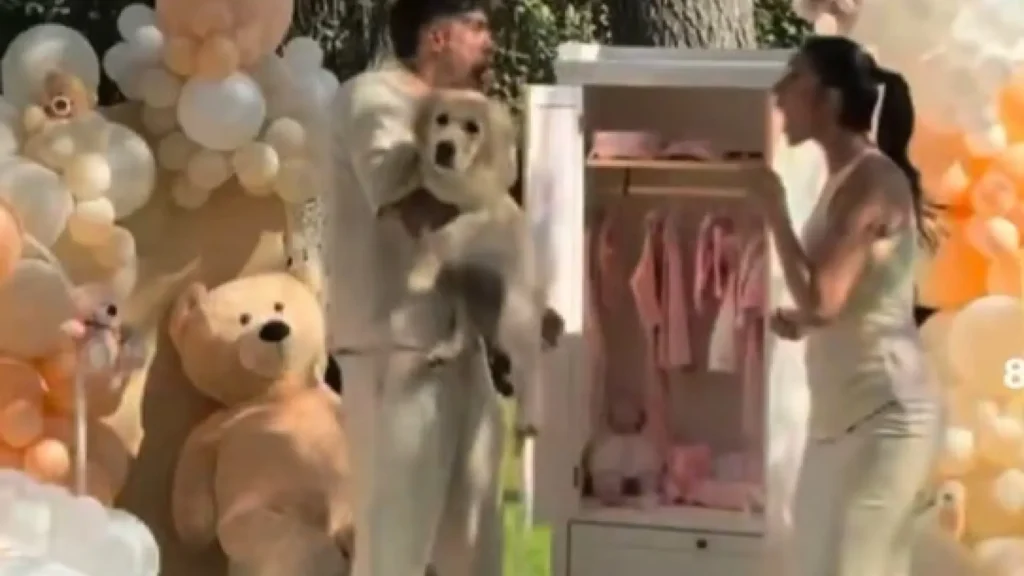 Claudia y Mario: polémica por su perro en la fiesta