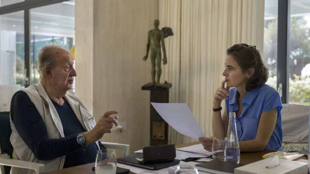 Juan Carlos I sorprende en París con premio inesperado