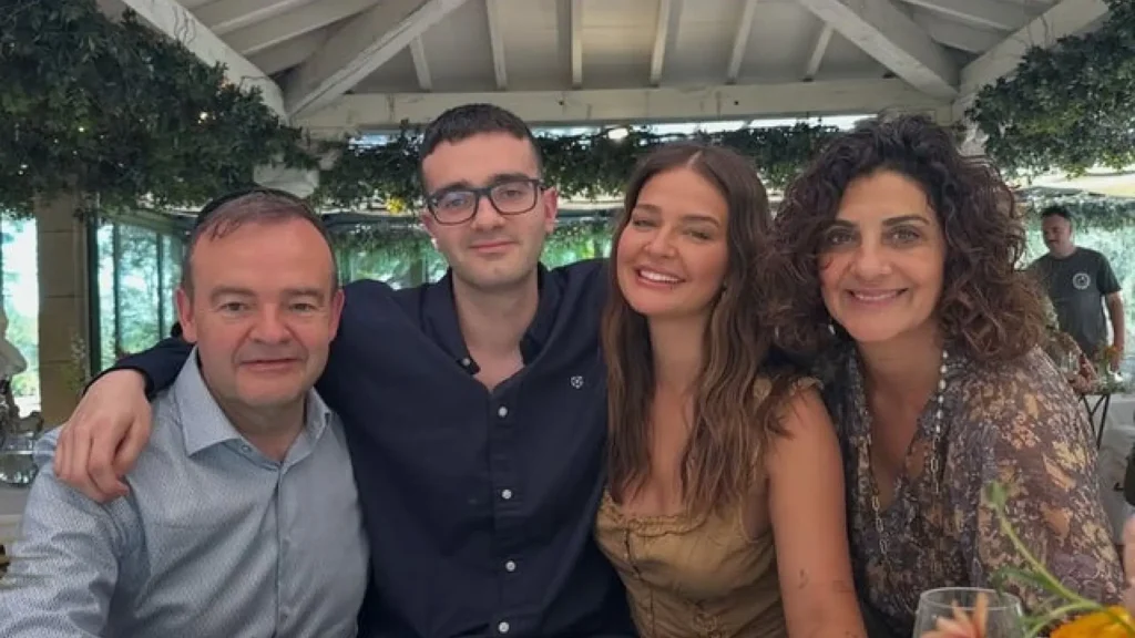 Laura Escanes revela su entorno familiar al cumplir 30